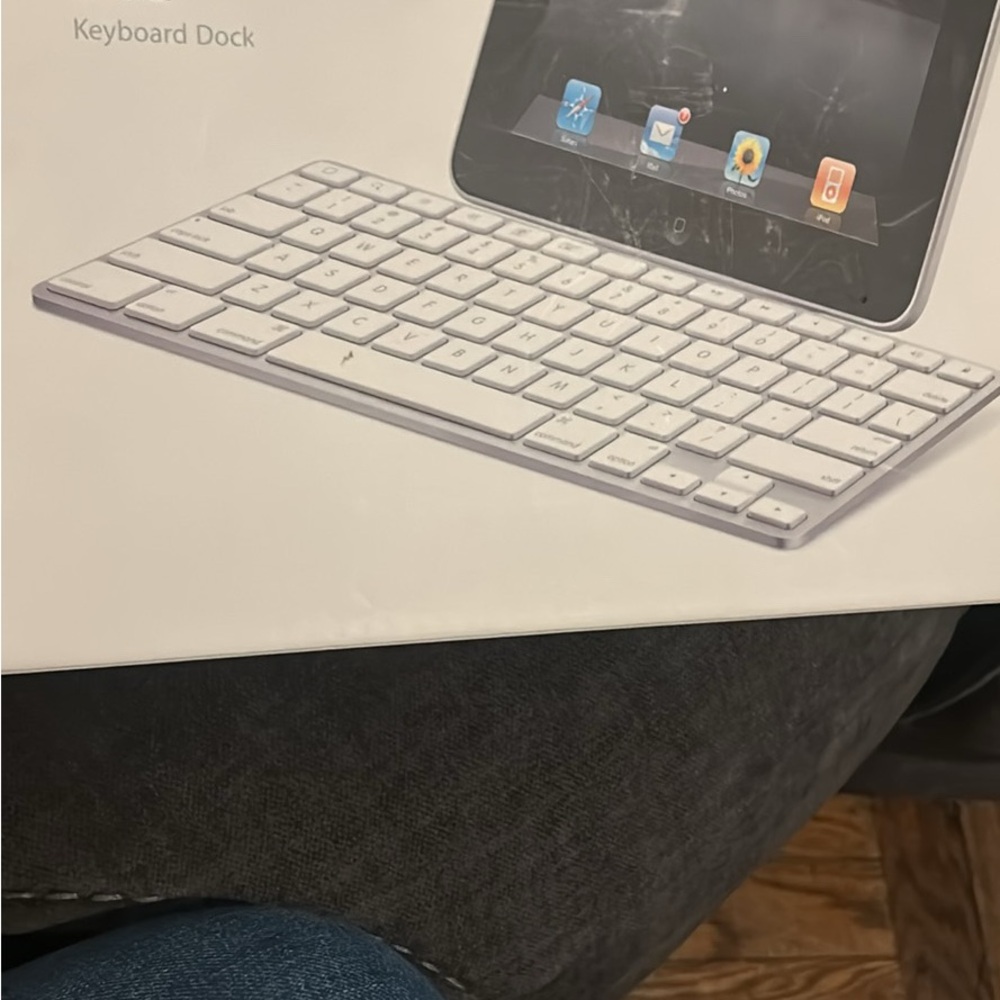 Apple White Tablet Keyboard Dock